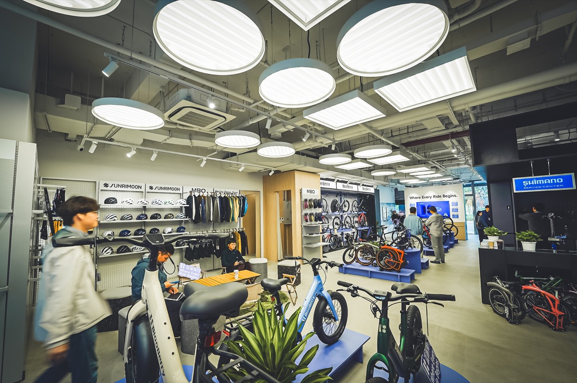 哈啰旗下“藍莓騎行”首店落地上海，以“租賃+服務”模式開創品質騎行新體驗